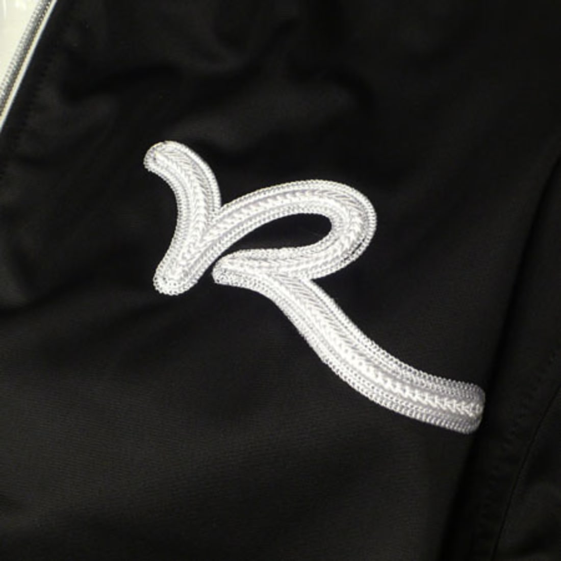 Rocawear - Sweat Zippe Rocawear Zipped Up Noir Logo Brodé Blanc ...