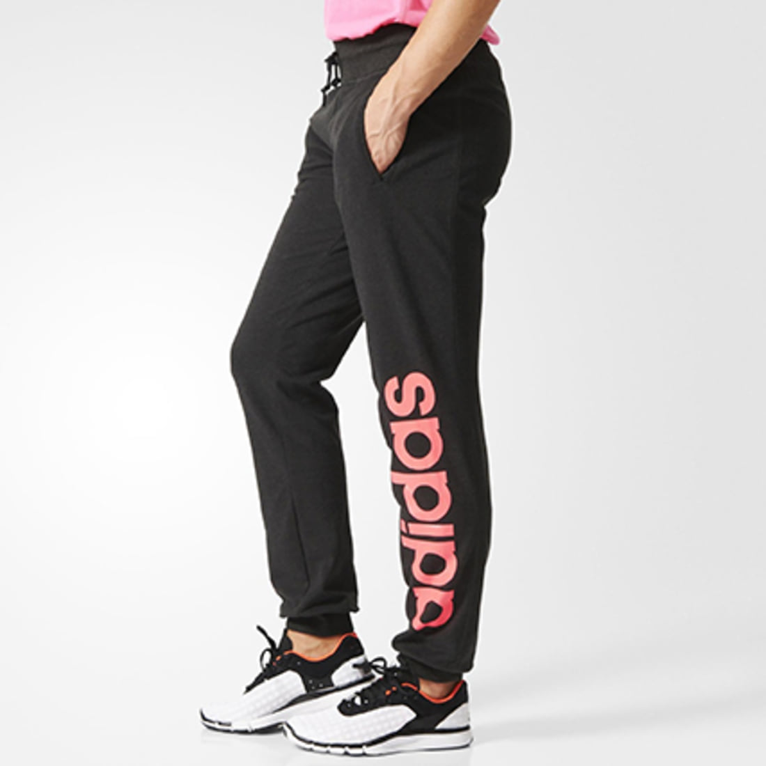 America modelo marca Adidas Originals - Pantalon Jogging Femme adidas Essential Linear Gris  Anthracite - LaBoutiqueOfficielle.com