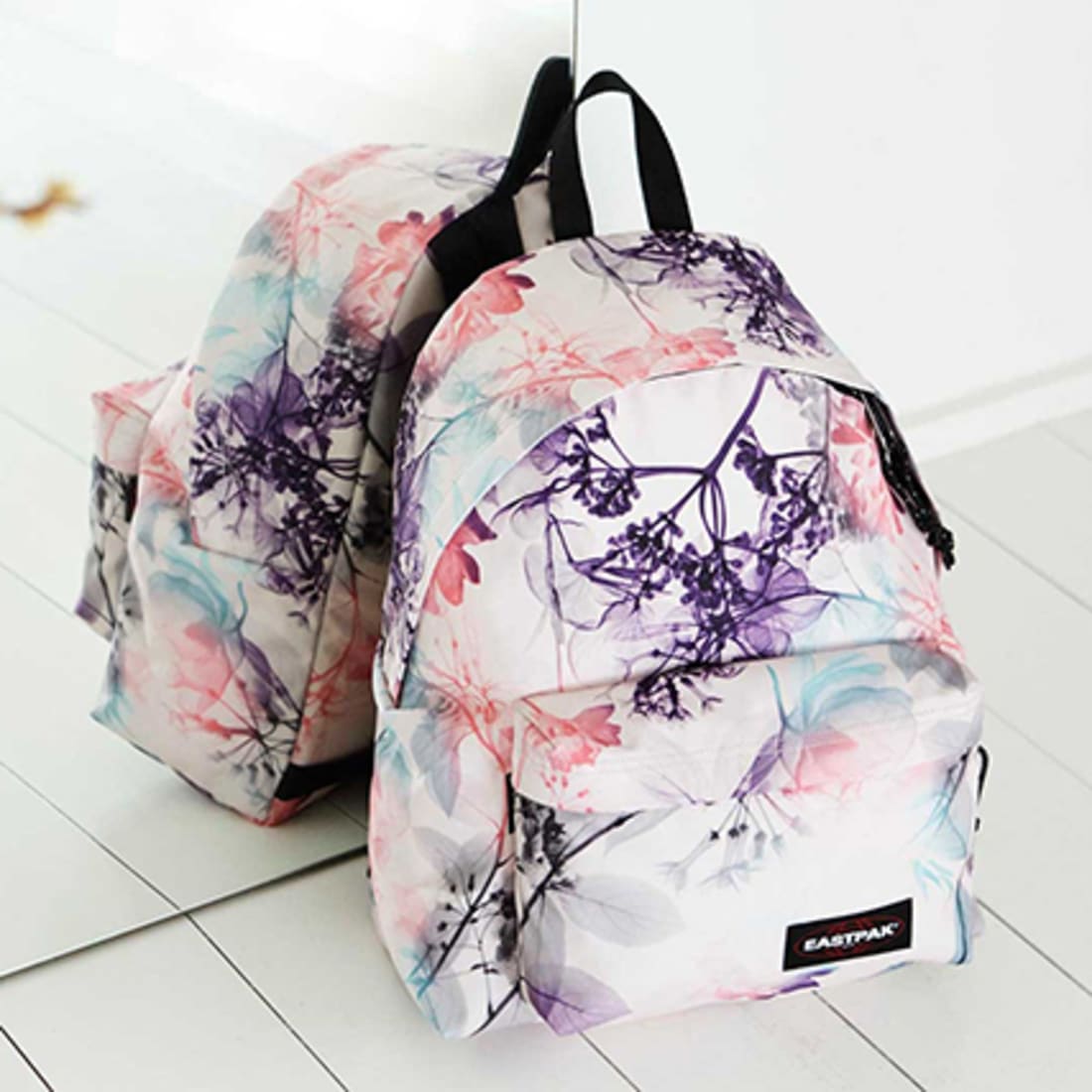 Eastpak - Sac A Dos Padded Pak'r Blanc Rose Floral ...