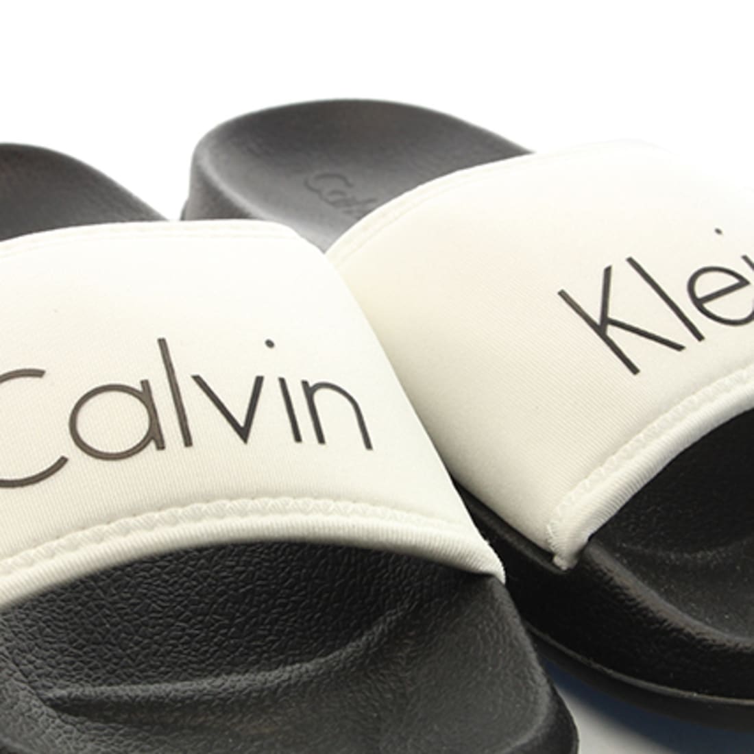 claquette calvin klein blanche