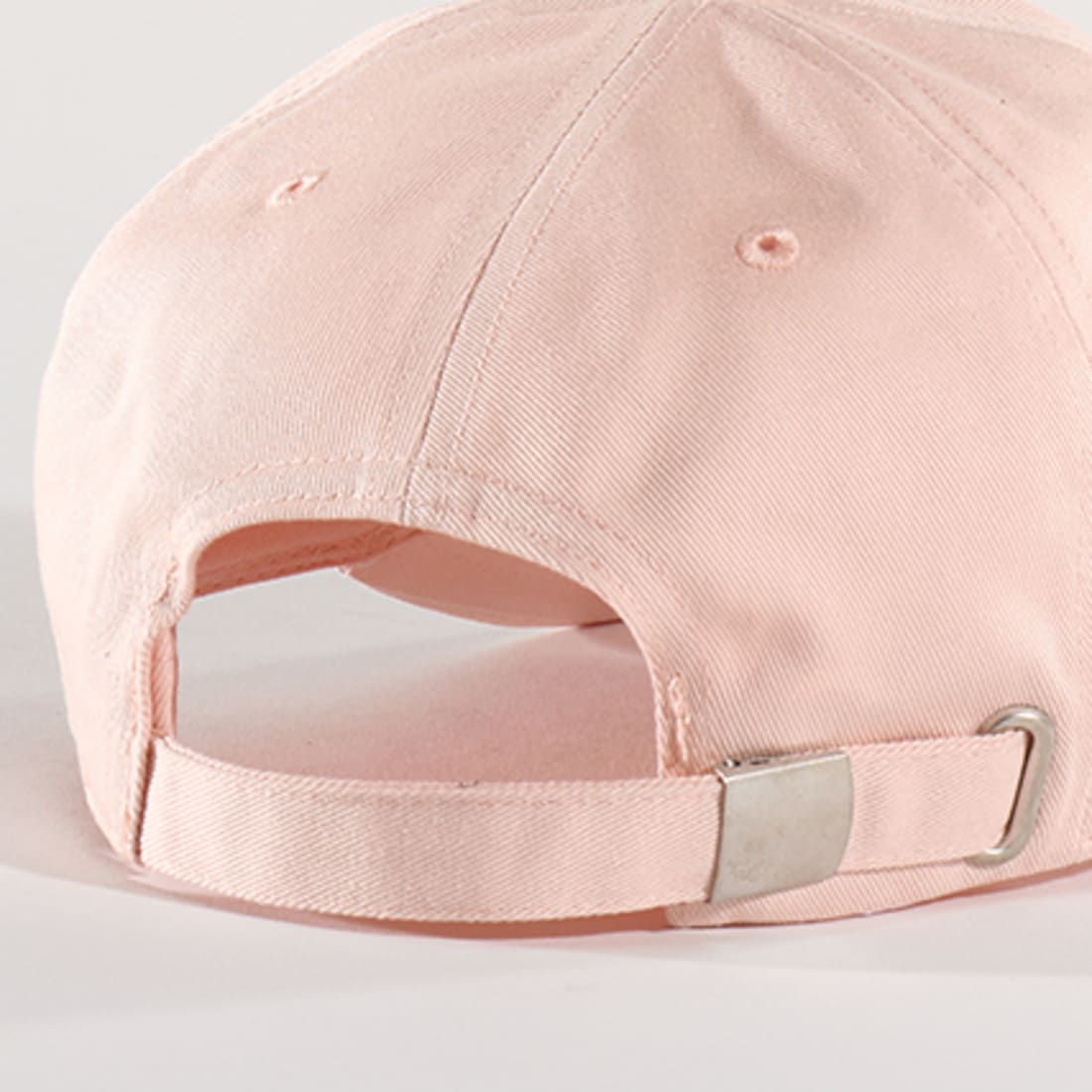 fila rose pale et blanche