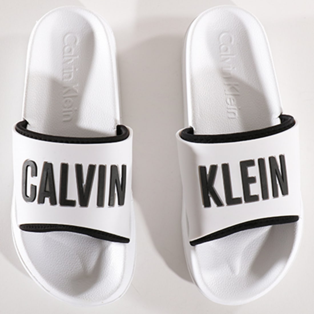 claquette calvin klein blanche
