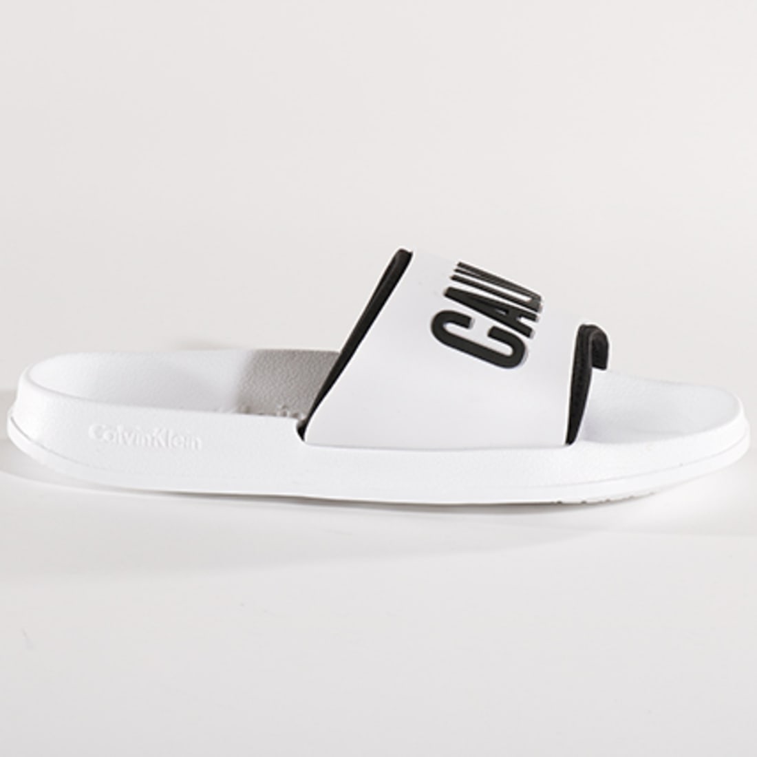 claquette calvin klein blanche