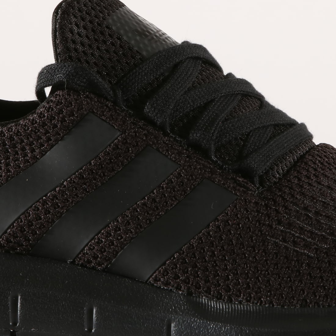 Adidas Originals - Baskets Swift Run AQ0863 Core Black Footwear White - LaBoutiqueOfficielle.com
