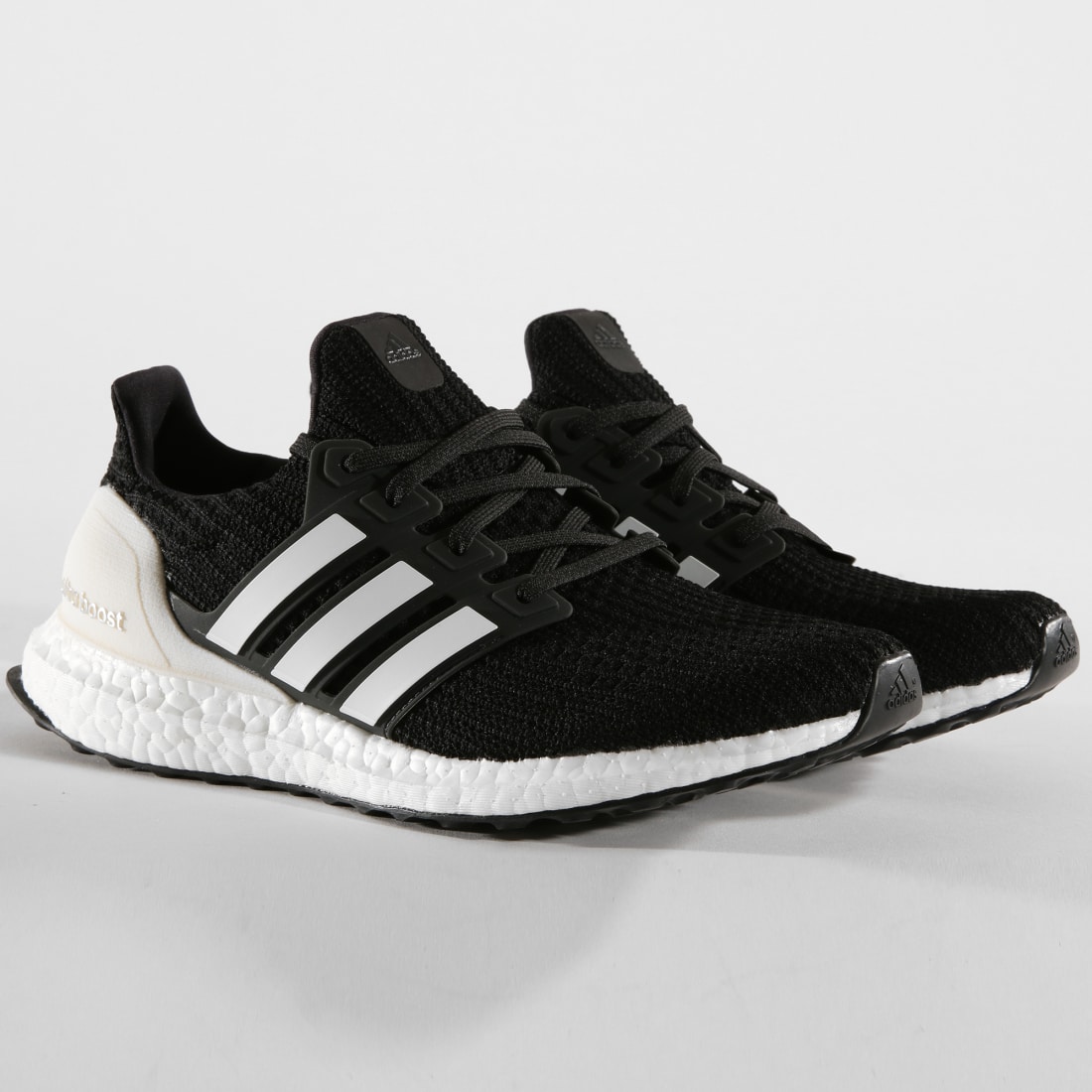 Adidas Originals - Baskets UltraBoost AQ0062 Core Black Cloud White Carbon 