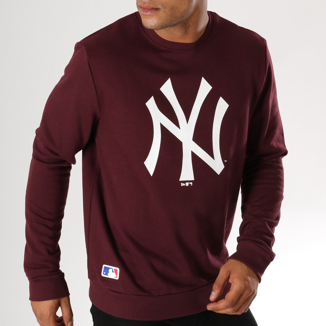 NEW ERA New York Yankees Team Logo Black Crew Neck Sweatshirt