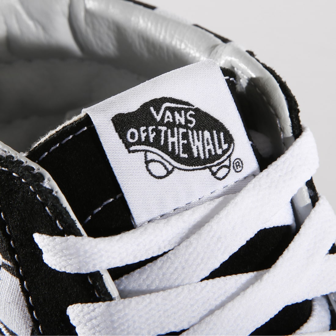 Vans Baskets Sk8Hi A38GEUPV1 Black True White