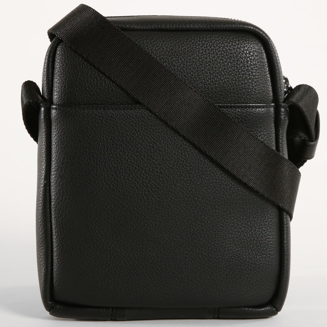 Calvin Klein - Sacoche Strike Mini Reporter 4276 Noir - LaBoutiqueOfficielle.com