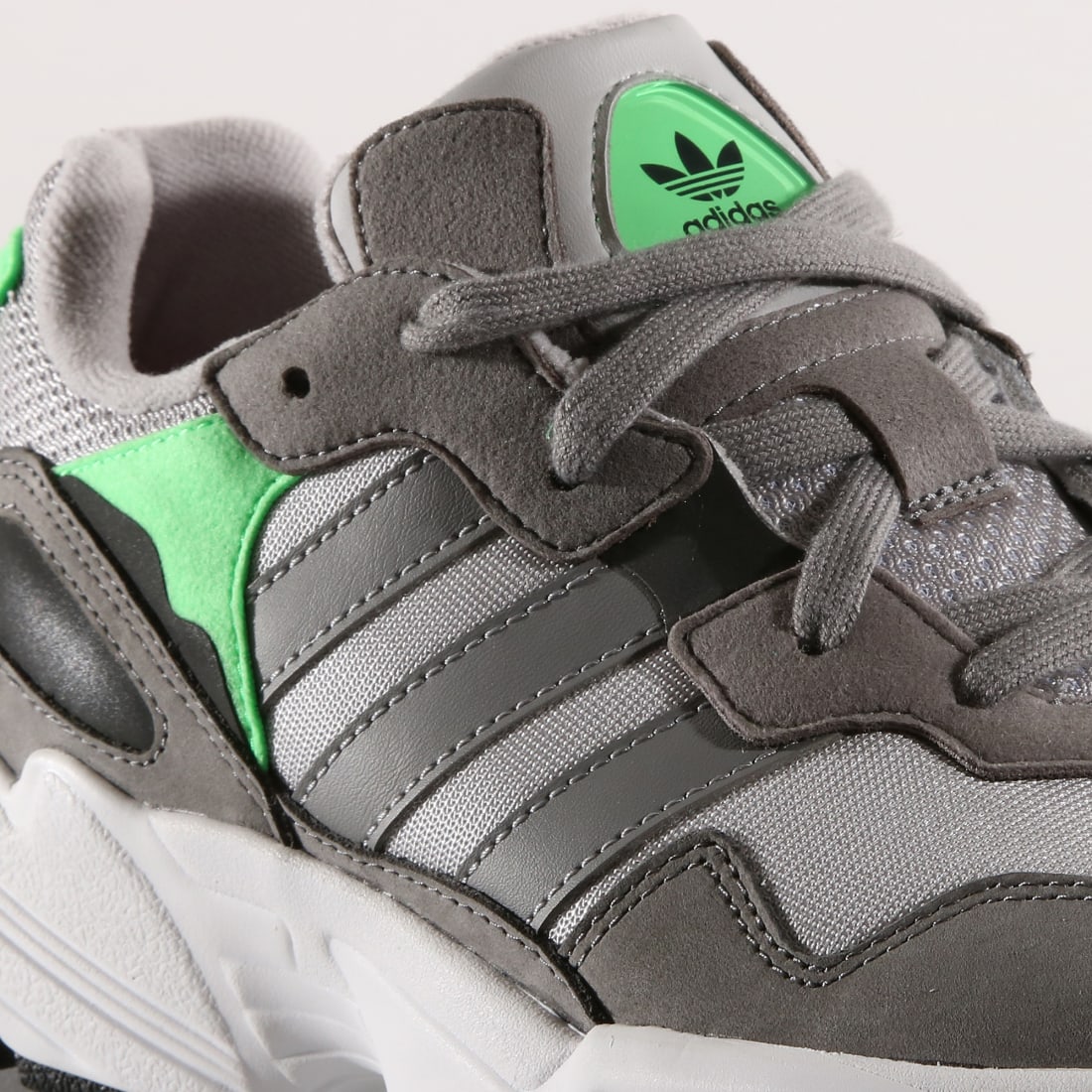 Adidas Originals - Baskets Yung 96 F35020 Grey Two Grey Three Shock Pink - LaBoutiqueOfficielle.com