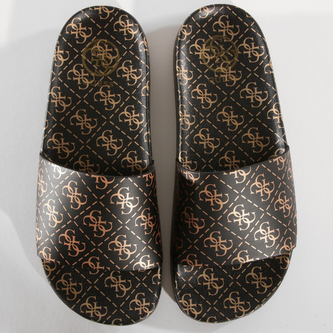 guess claquette