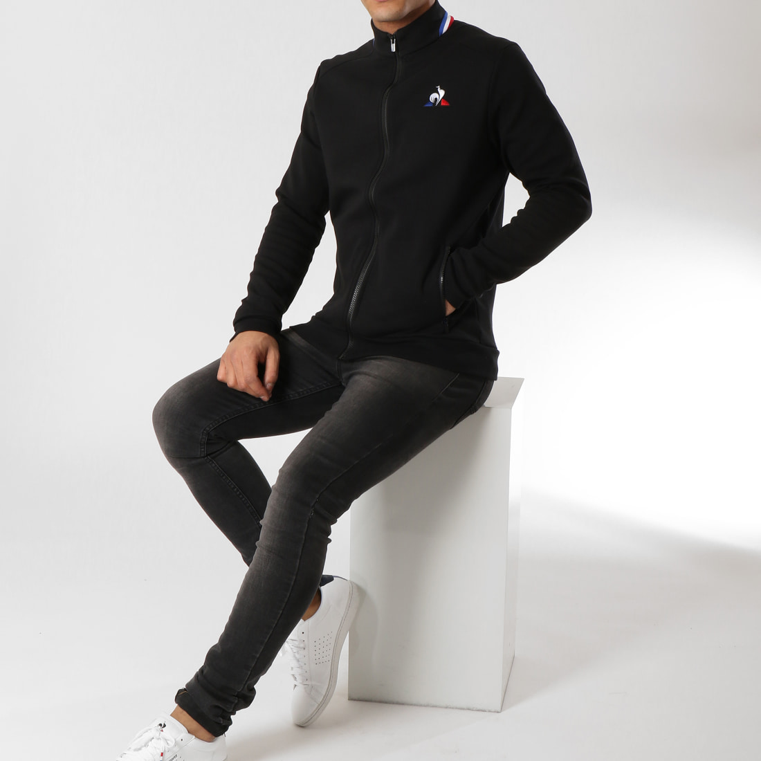 Le Coq Sportif Veste Zippée Tricolore FZ N1 1910370 Noir Le Coq Sportif Veste Zippée Tricolore FZ N1 1910370 Noir