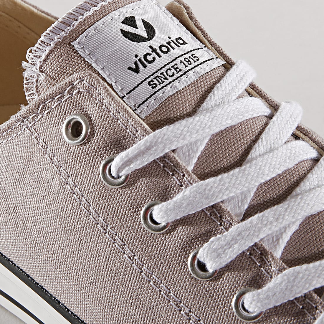 victoria basket toile