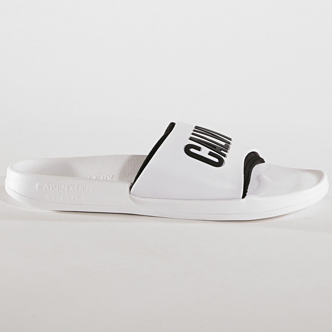 claquette calvin klein blanche