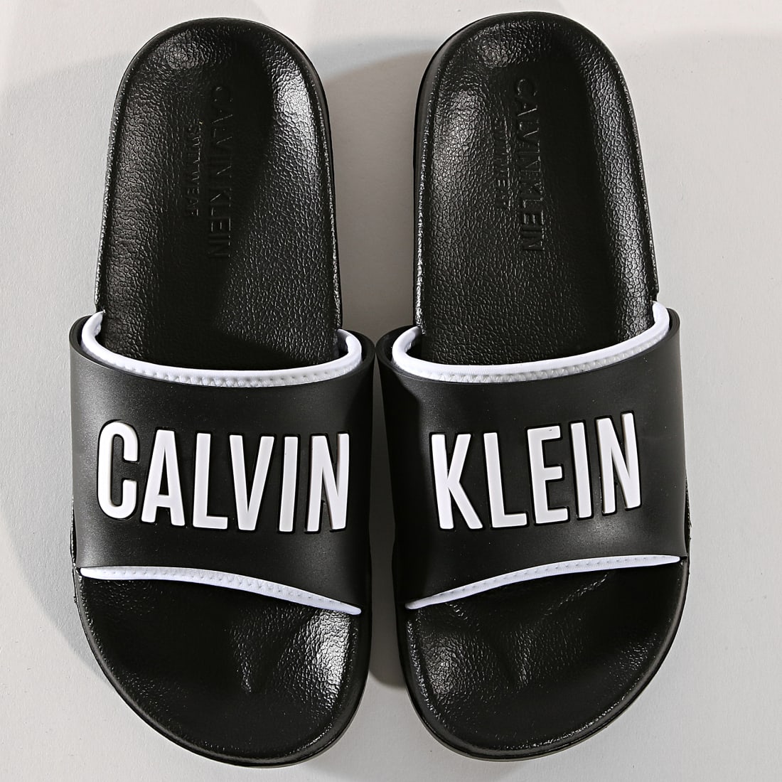claquette calvin klein blanche