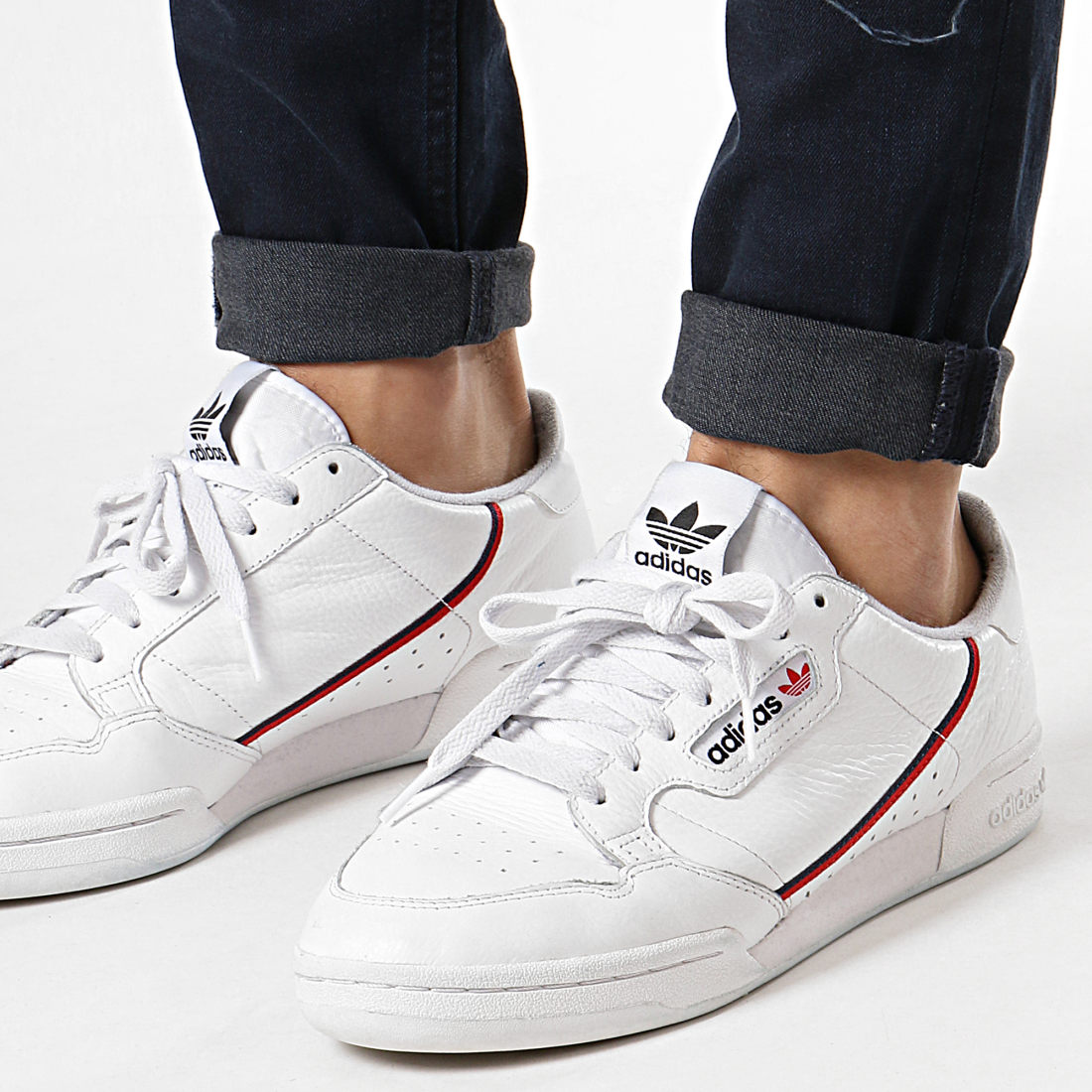 white trainer outfit