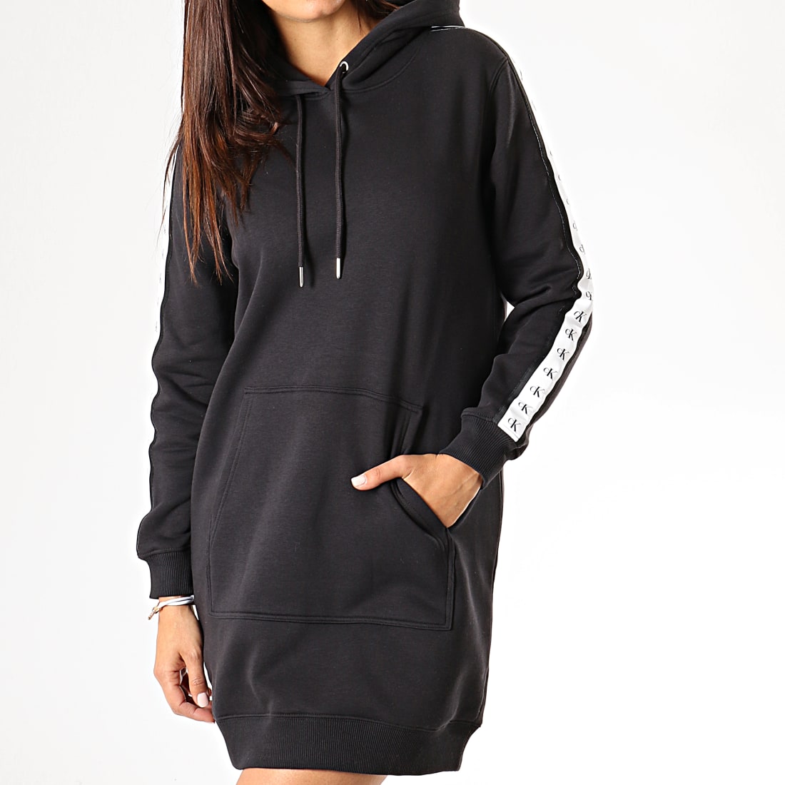 Pull w monogram tape hoodie Jean Calvin Klein en coloris Noir Femme Vêtements Articles de sport et dentraînement Sweats à capuche 
