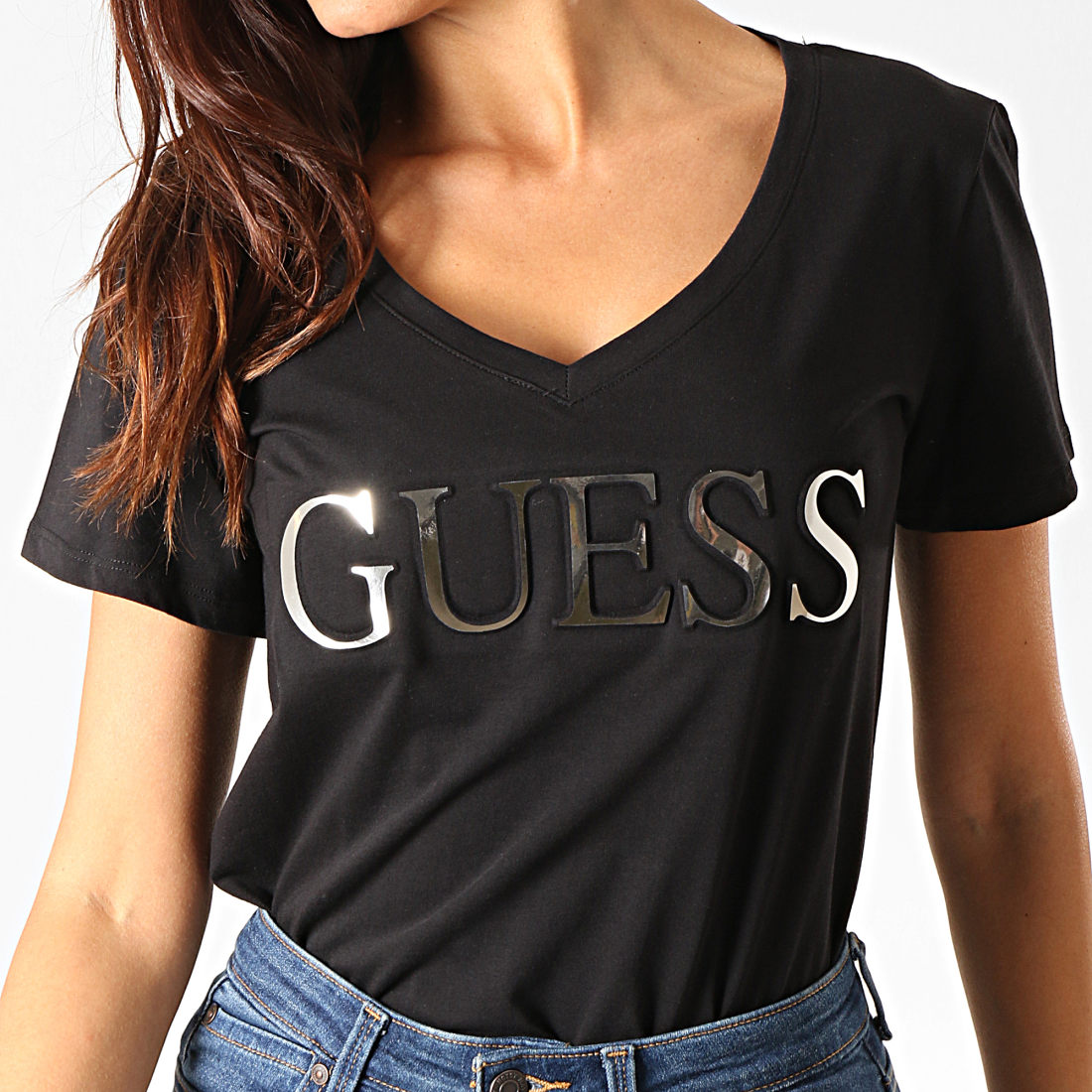 Guess Tee Shirt Femme Col V M94I62K7DN0 Noir Argenté