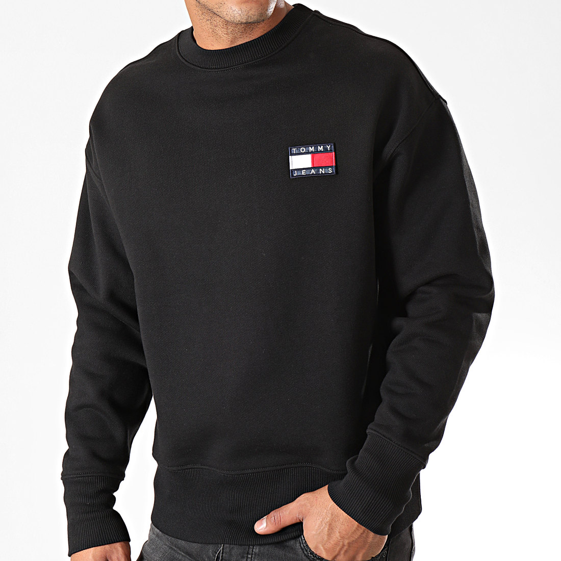 Tommy jeans badge crewneck clearance