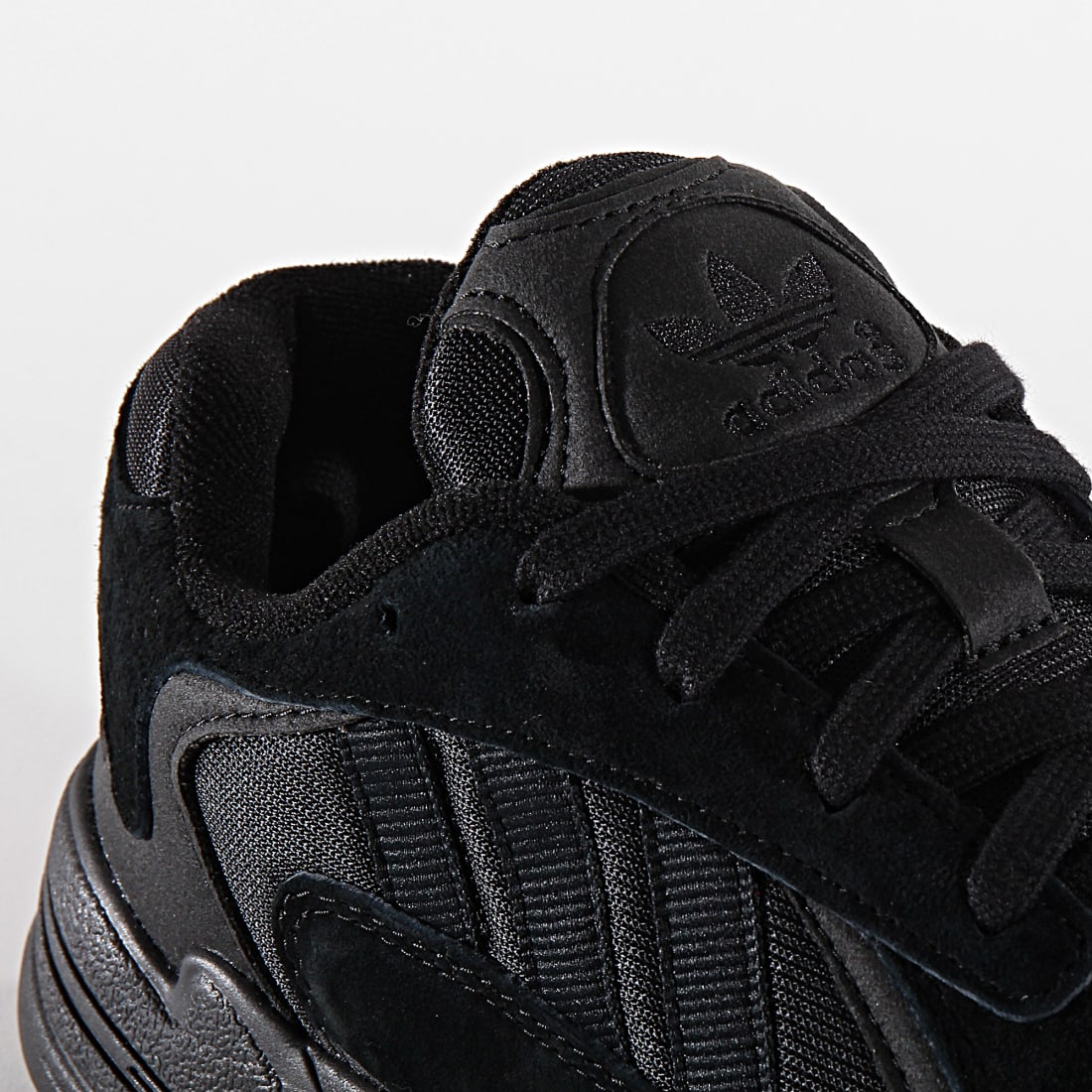 Adidas Originals - Baskets Yung-1 G27026 Core Black Carbon - LaBoutiqueOfficielle.com