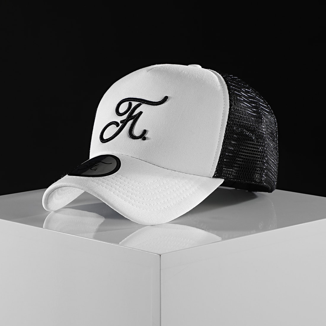 Final Club Casquette Trucker Premium Avec Broderie Noire 21 Blanc