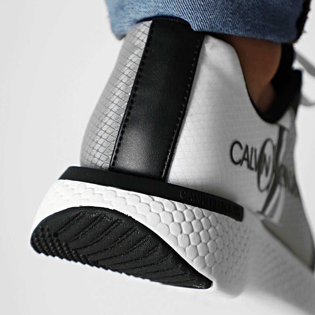 calvin klein low top lace up zip mono