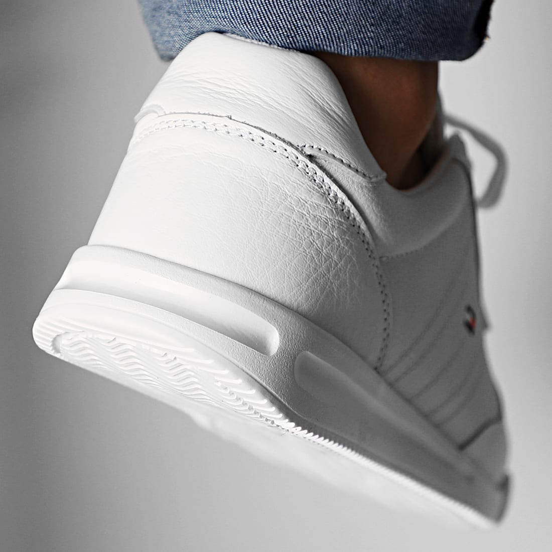 lightweight leather sneaker tommy hilfiger