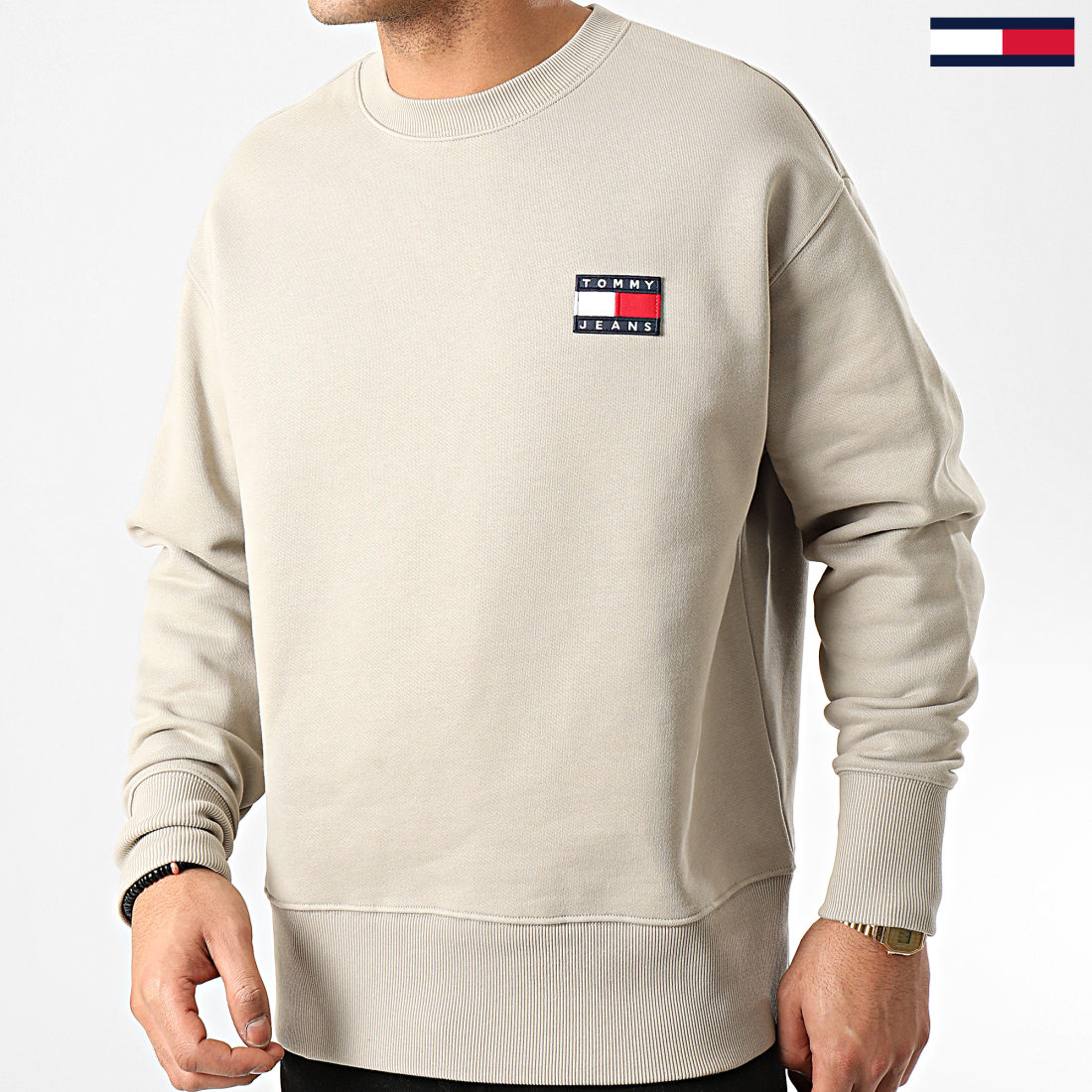 Tommy jeans badge crewneck clearance