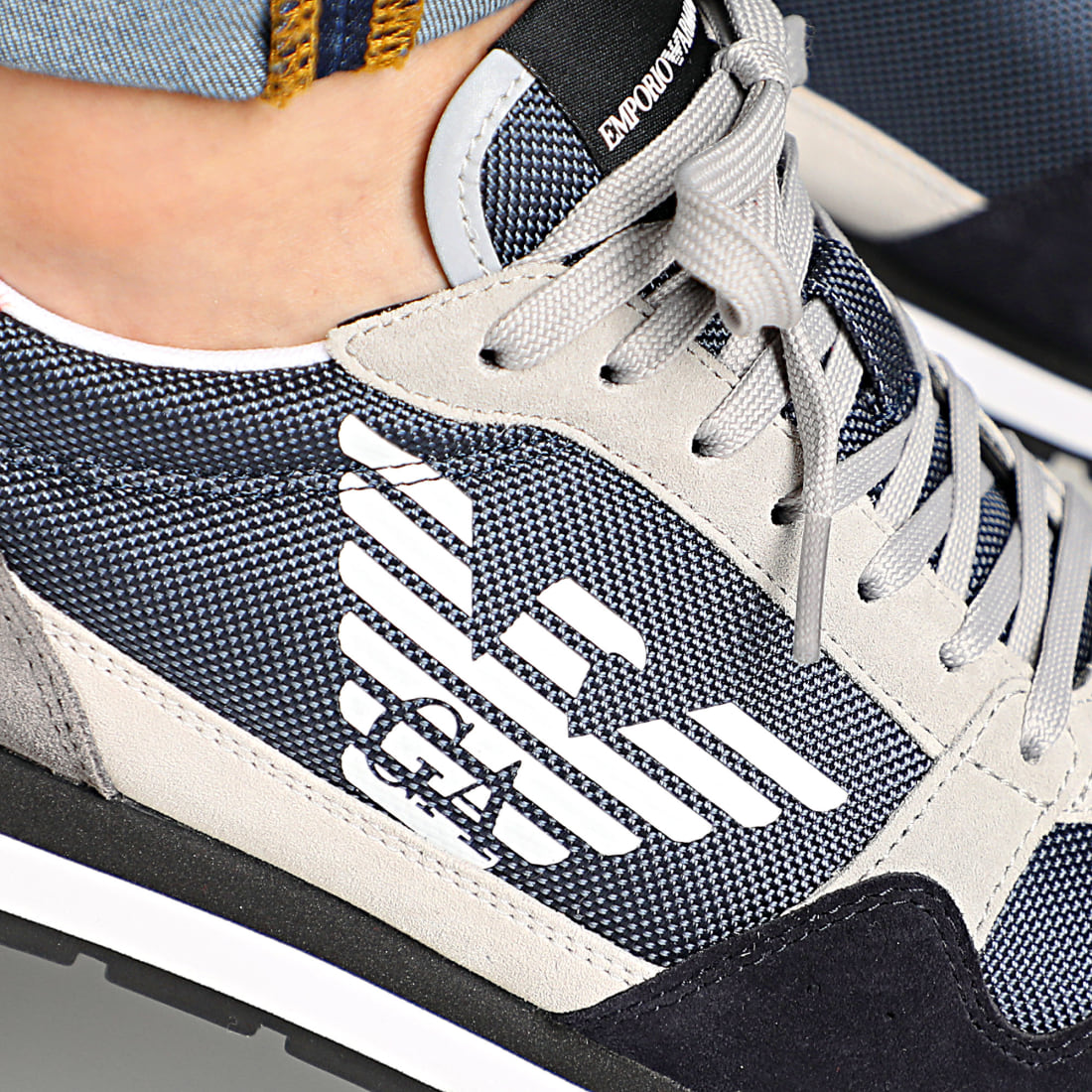 Emporio Armani Baskets X4X215XL200 Navy White Plume