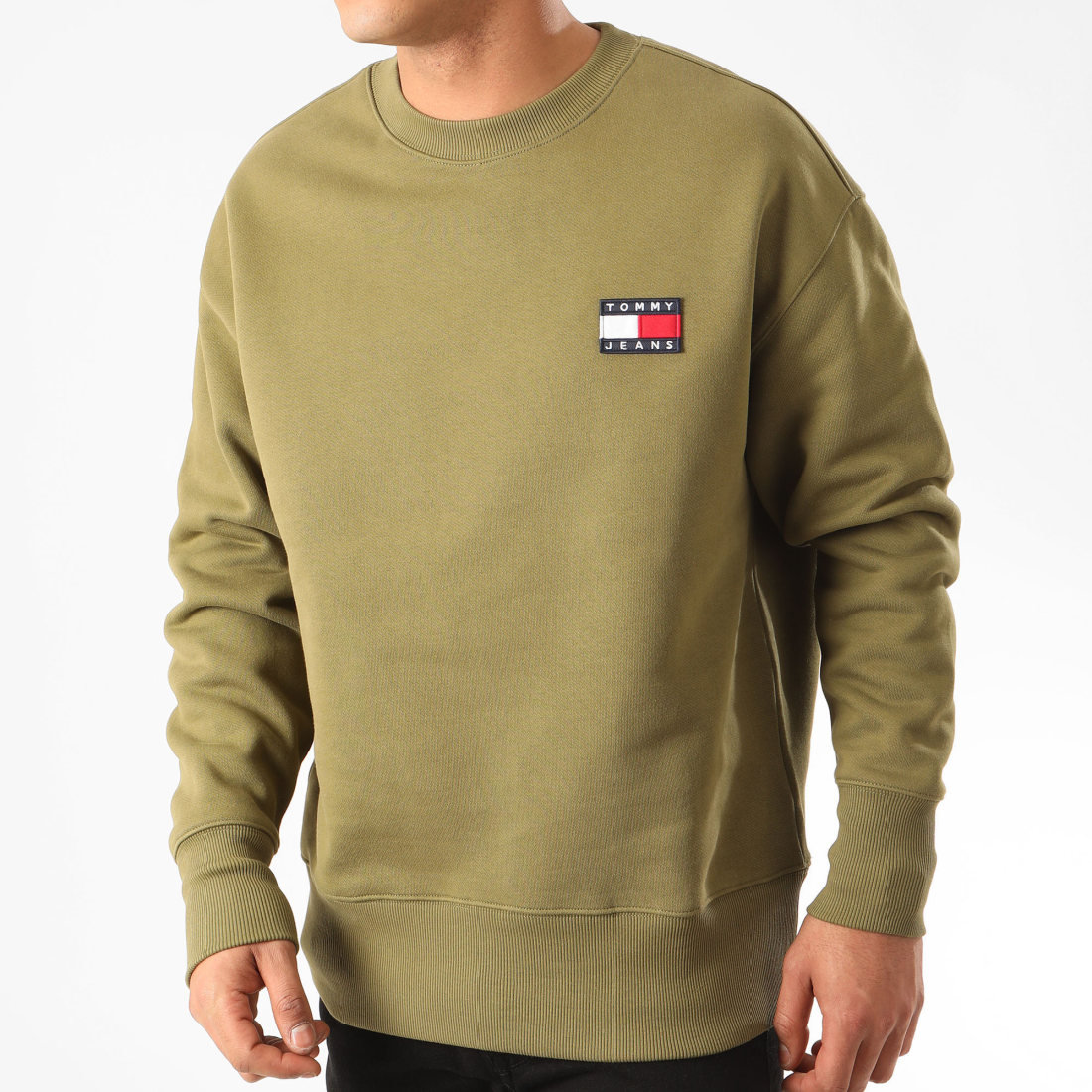 Tommy jeans badge crewneck clearance