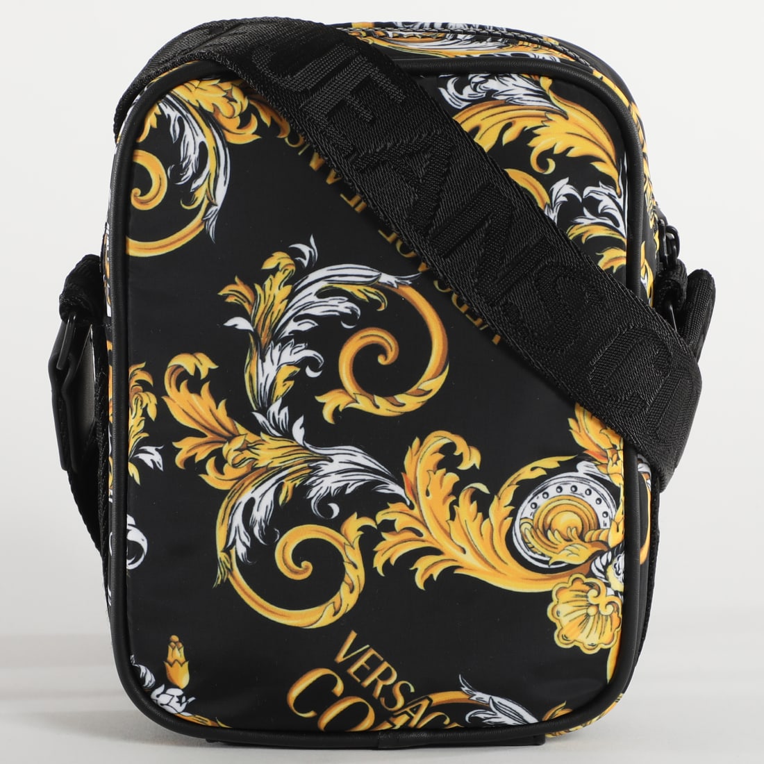 Versace Jeans Couture - Sacoche Linea Macrologo E1YZAB69 Noir Renaissance - LaBoutiqueOfficielle.com