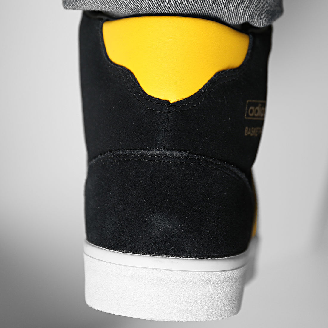 Adidas Originals - Baskets Montantes Profi FW3635 Core Black Gold Metal  Footwear White - LaBoutiqueOfficielle.com