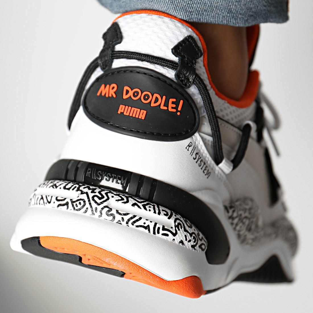 Puma Baskets RS 2K x Mr Doodle 374213 Puma White Black Dragon Fire
