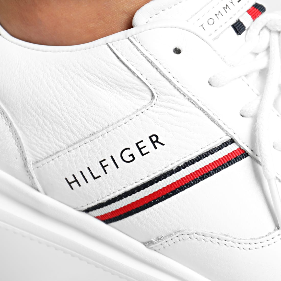 Tommy Hilfiger - Baskets Lightweight Leather Mix Sneaker 2988 White - LaBoutiqueOfficielle.com