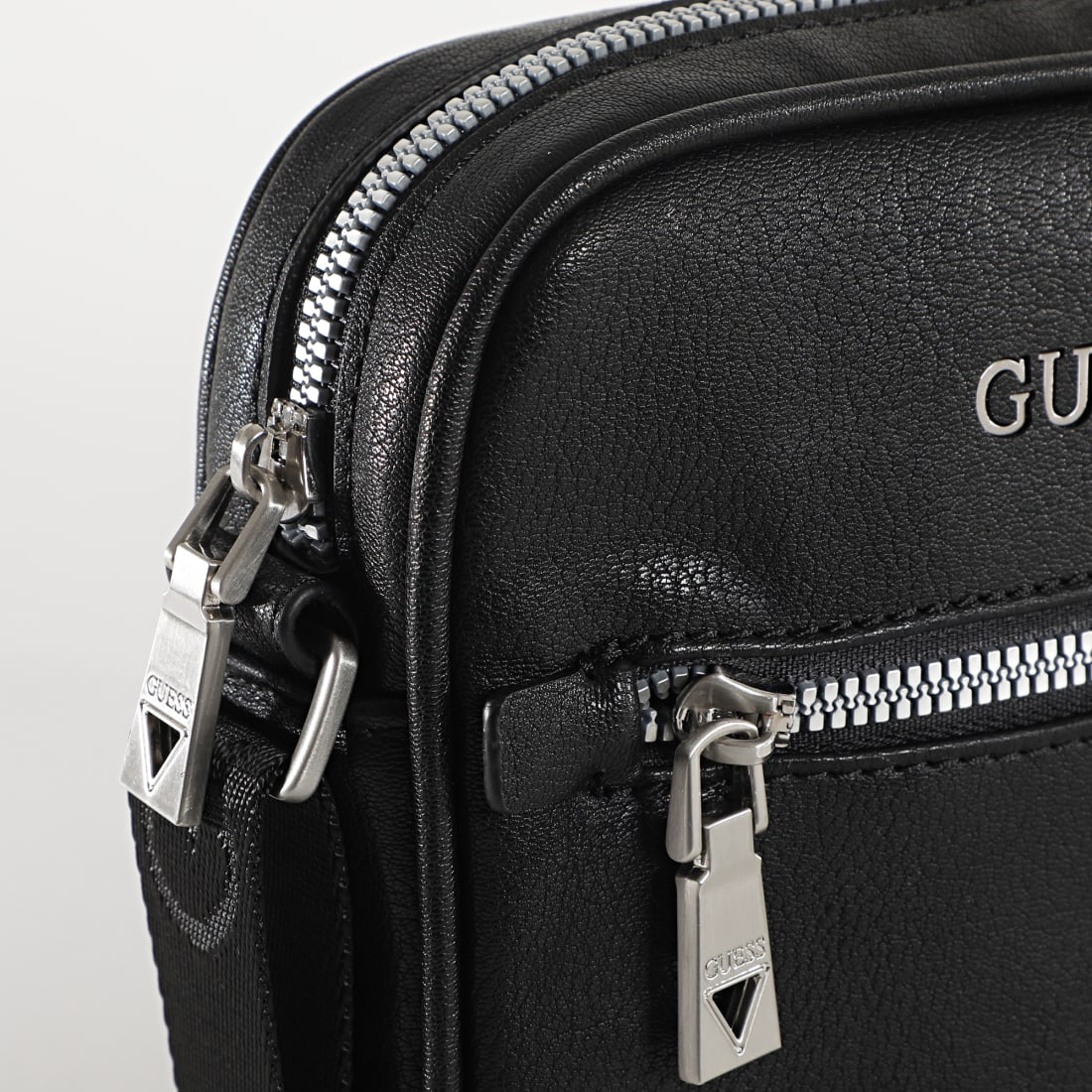 Guess Sacoche HMSCALP0417 Noir