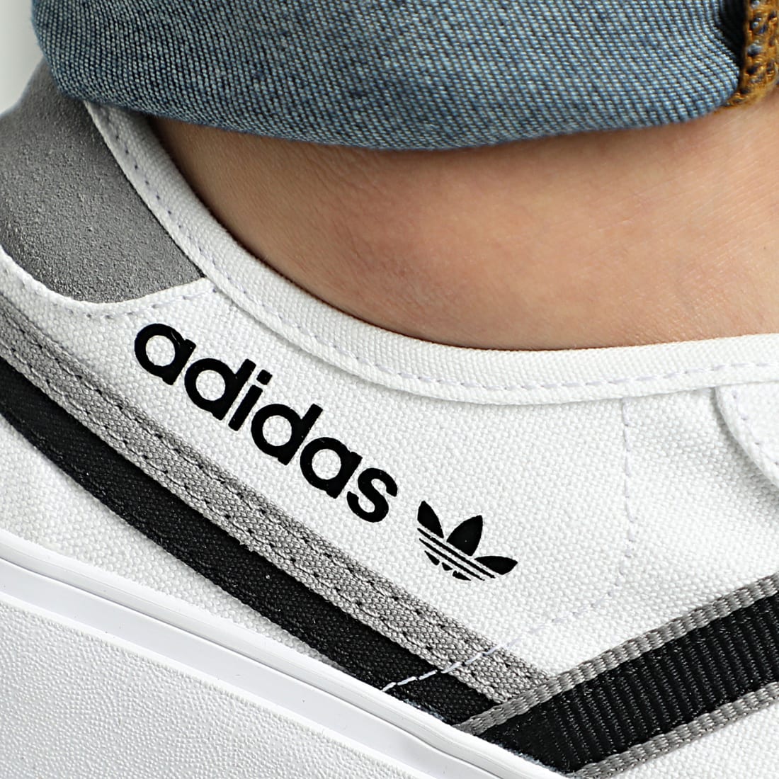 Adidas Originals - Baskets Delpala FV0636 Footwear White Core Black Grey -  LaBoutiqueOfficielle.com