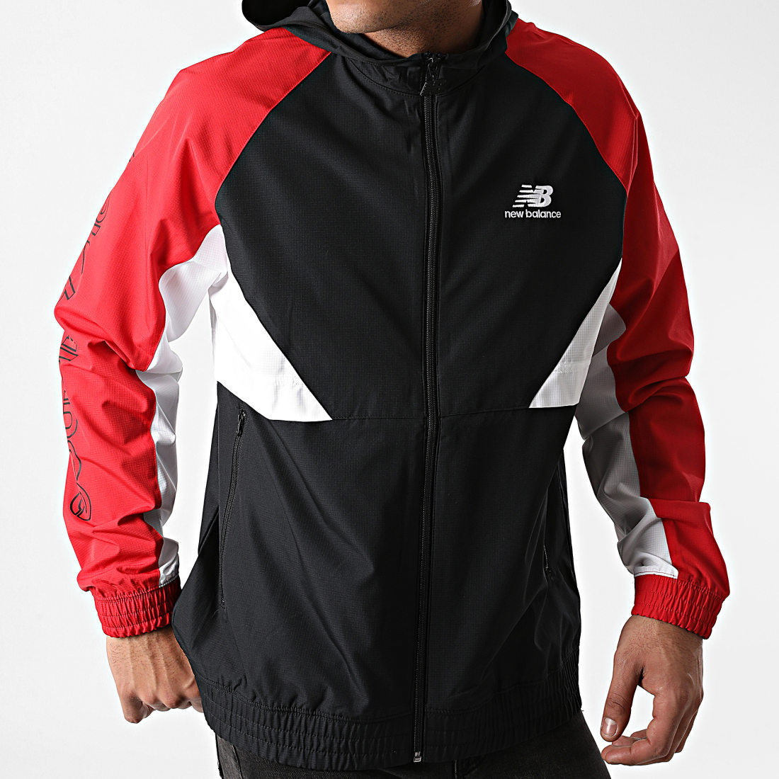 New Balance CoupeVent Capuche Tricolore MJ03502 Rouge Noir Blanc