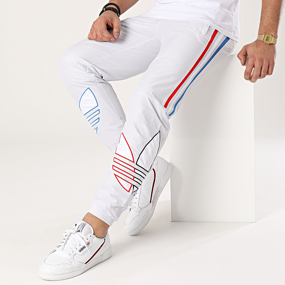 Adidas Originals - Pantalon Jogging A Bandes Tricolore GN3573 Gris Clair -  LaBoutiqueOfficielle.com
