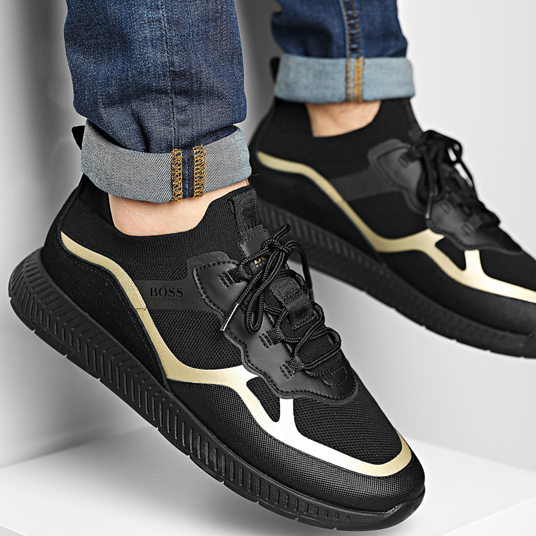 titanium runner trainers