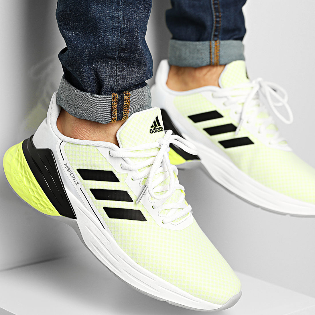 Adidas Originals - Baskets Response SR FY9154 Footwear White Core Black  Solar Yellow - LaBoutiqueOfficielle.com