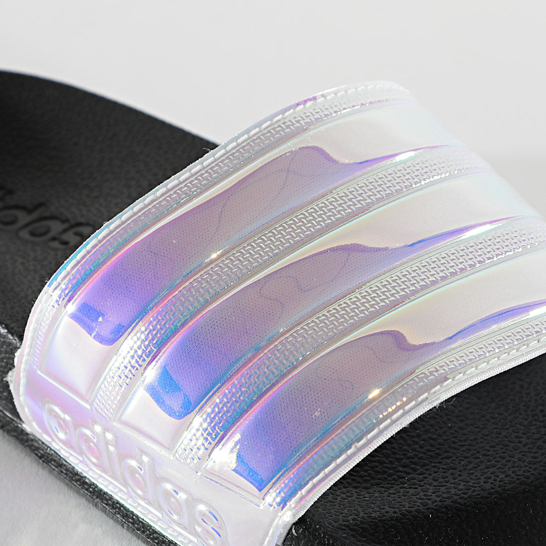 adidas - Claquettes Femme Adilette Shower FY8178 Noir Iridescent -  LaBoutiqueOfficielle.com