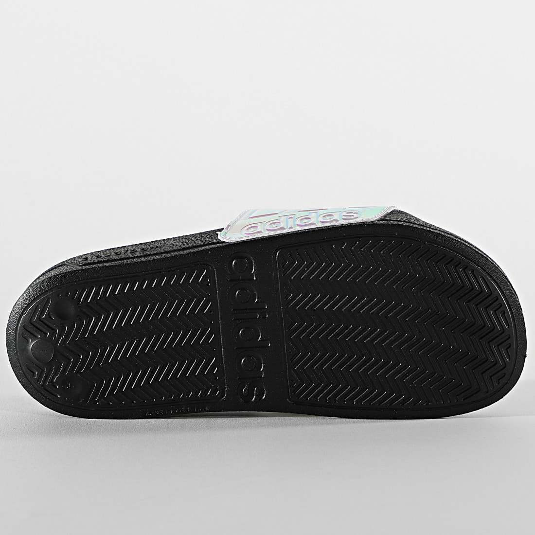 adidas - Claquettes Femme Adilette Shower FY8178 Noir Iridescent - LaBoutiqueOfficielle.com