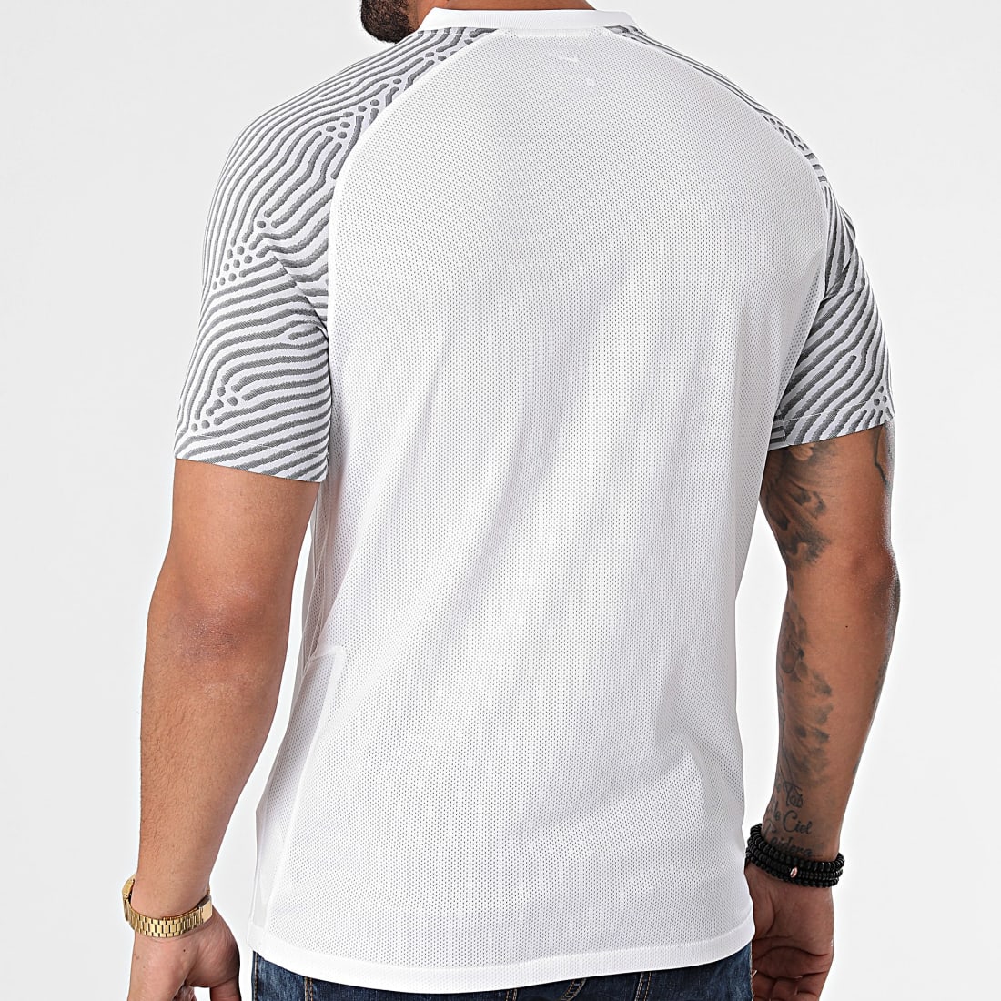 nike strike t shirt