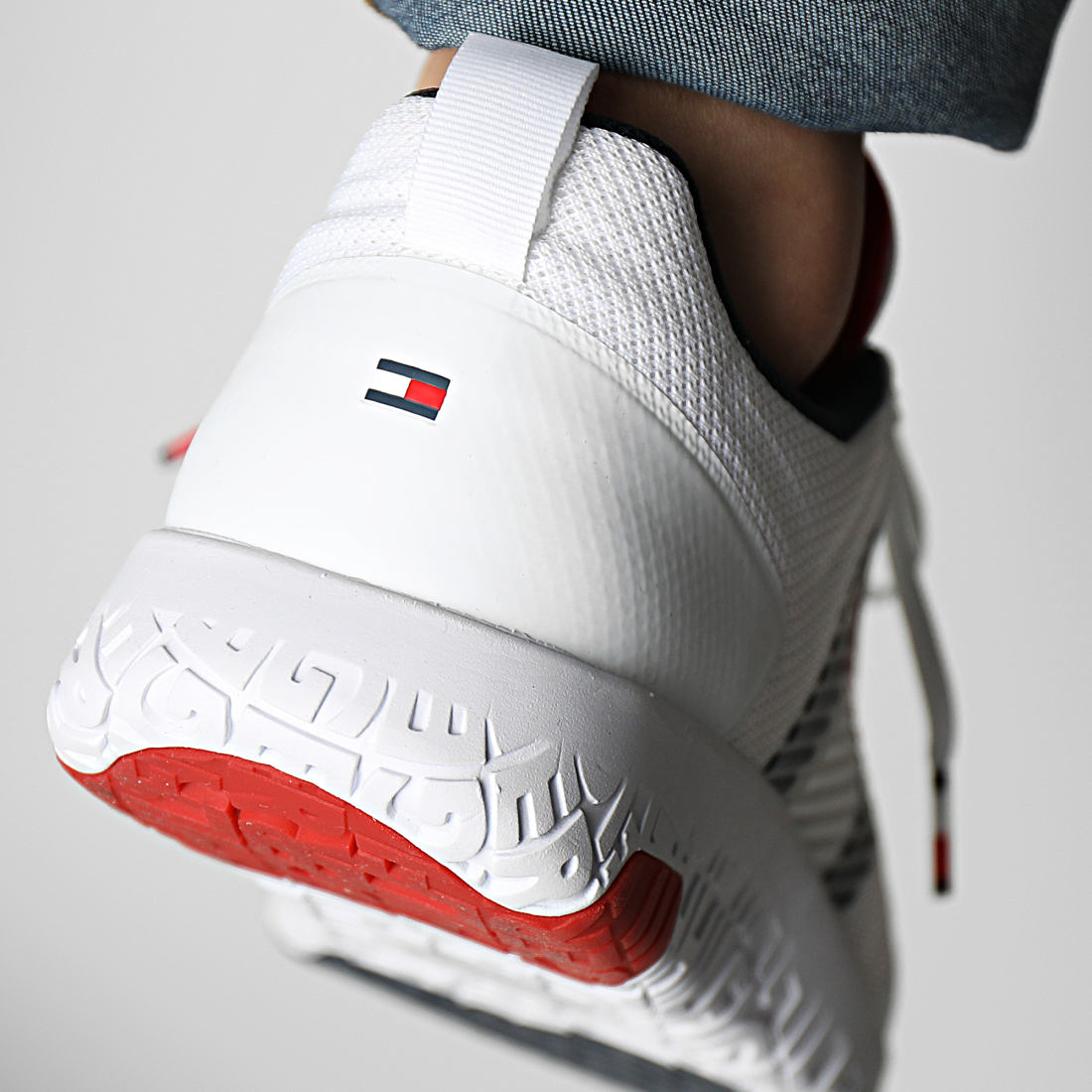 tommy hilfiger lightweight runner