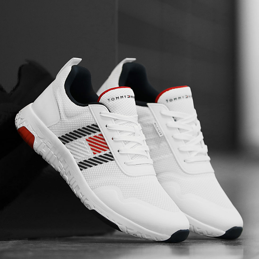 tommy hilfiger lightweight runner