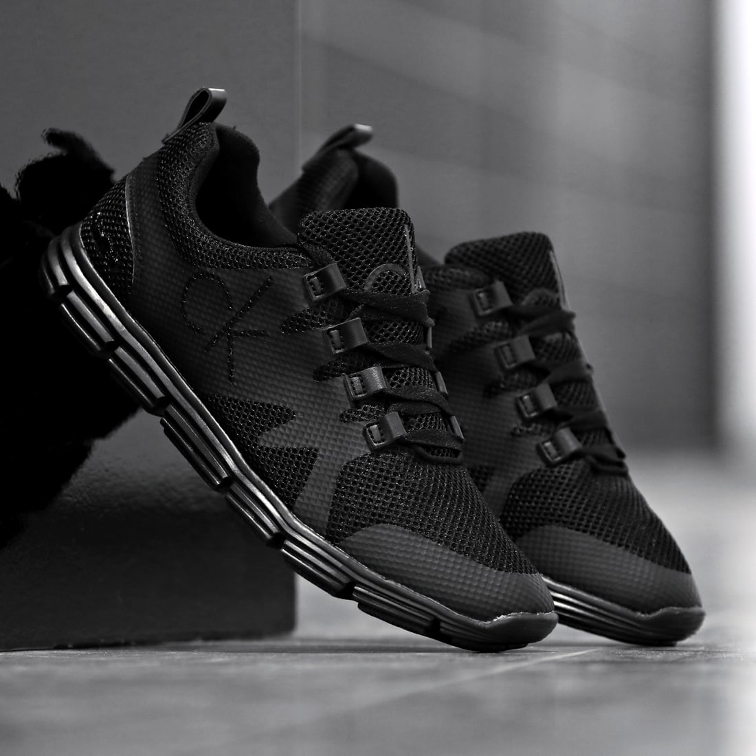 calvin klein runner sneaker laceup mesh