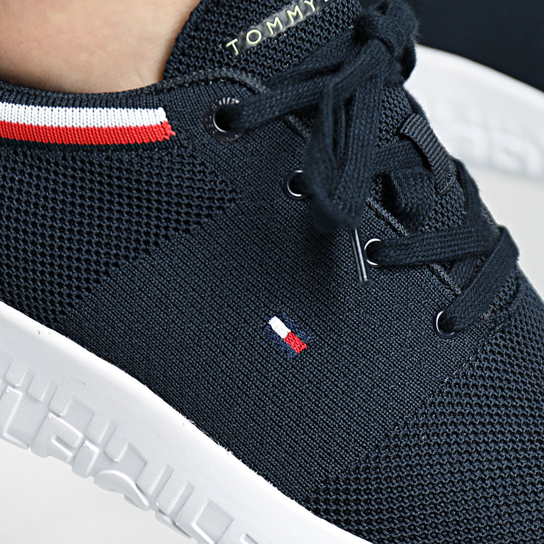 tommy hilfiger lightweight runner