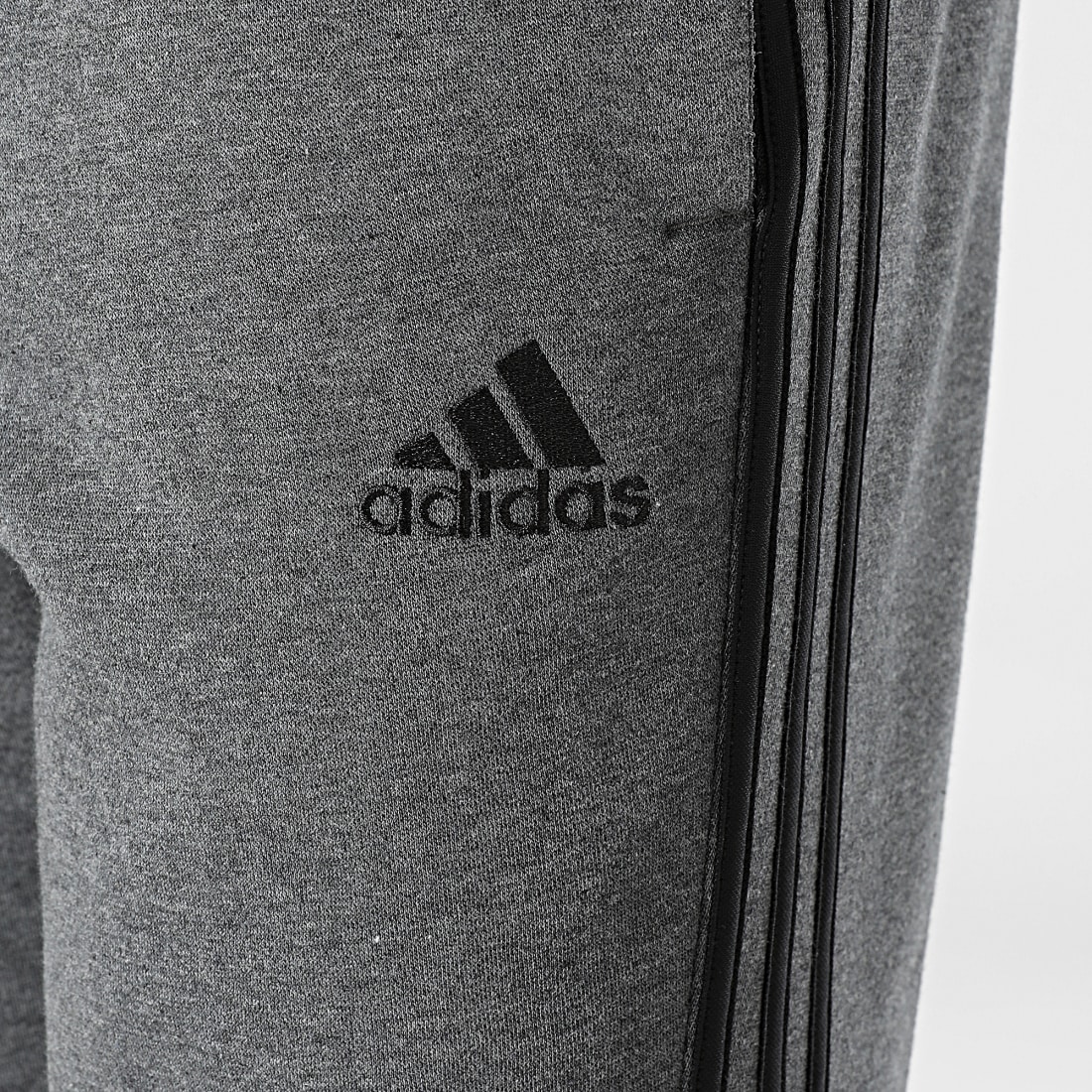 Adidas Performance - Pantalon Jogging A Bandes 3 Stripes GK8826 Gris  Anthracite - LaBoutiqueOfficielle.com