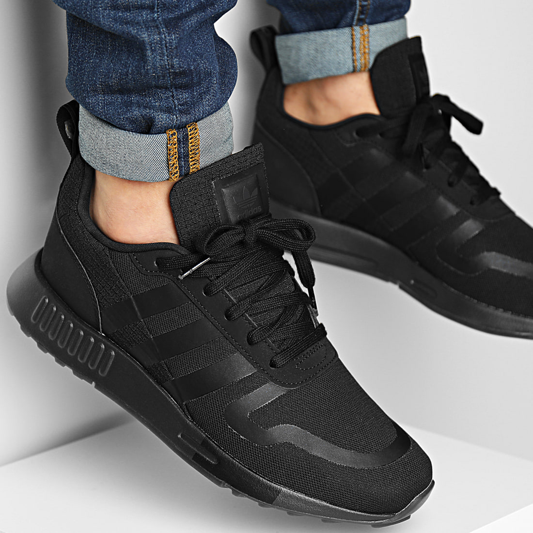 Adidas Originals - Baskets Multix H05459 Core Black Carbon - LaBoutiqueOfficielle.com