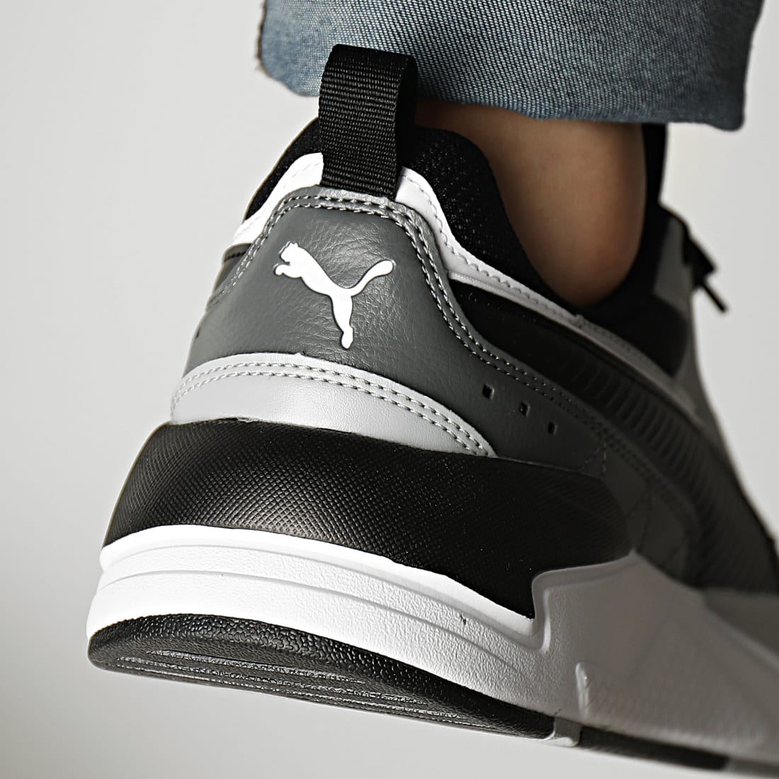 puma x ray 2 square black white