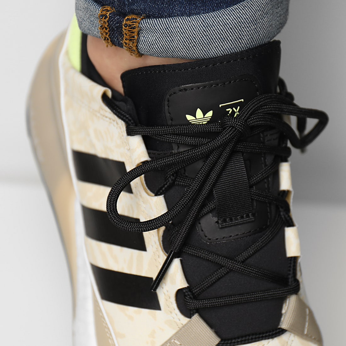 adidas - Baskets ZX 2K Boost Pure GW3515 Savanna Core Black Light Yellow - LaBoutiqueOfficielle.com